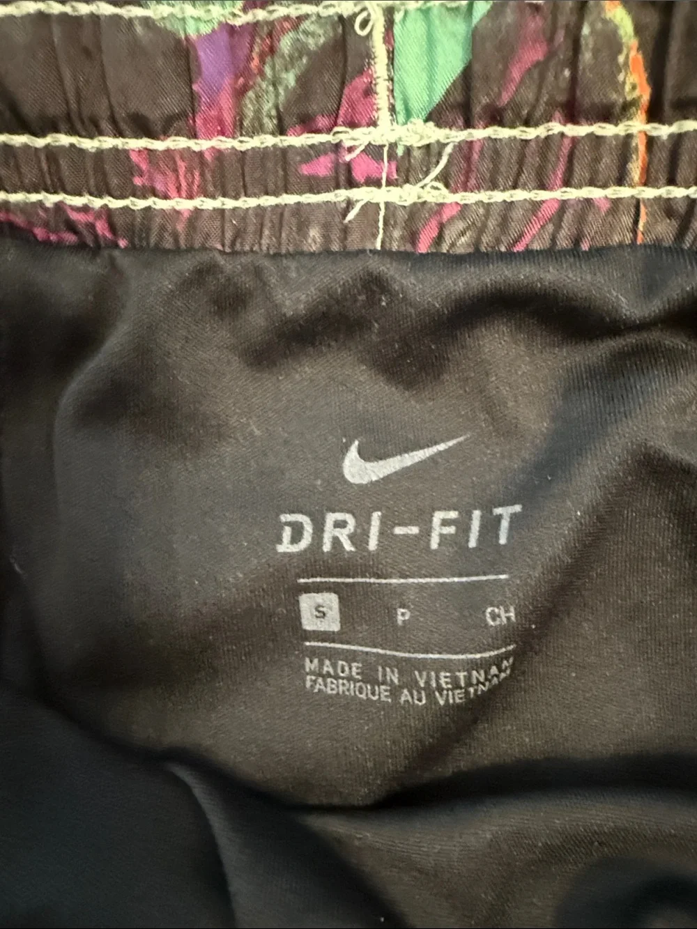 Nike girls dark Floral Running Shorts - Black with Purple Floral small nwot